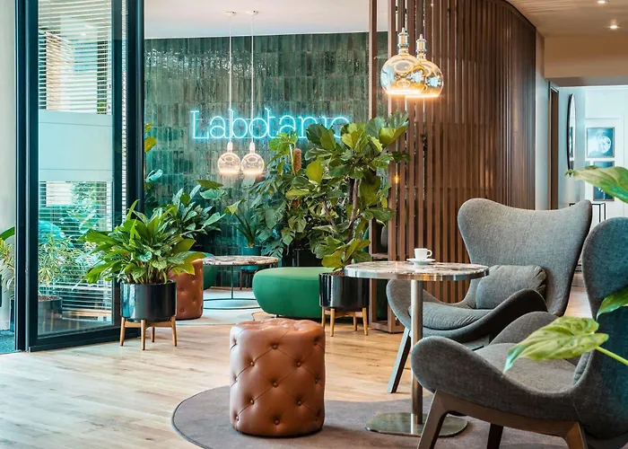 Hotel Mercure Montparnasse Pasteur 4*