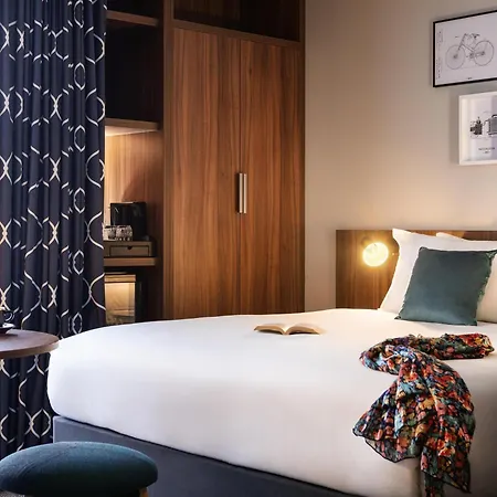 Hotel Mercure Montparnasse Pasteur 4*