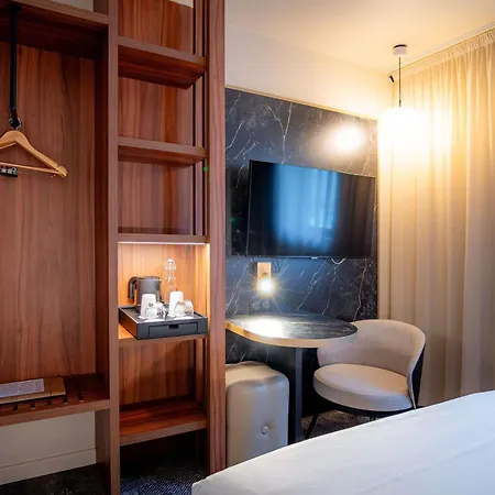 Mercure Montparnasse Pasteur 4*
