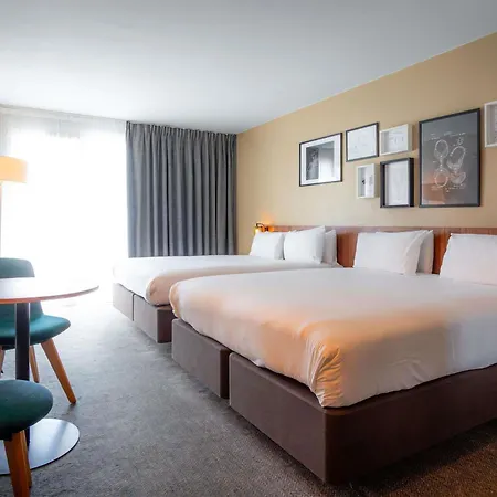 Mercure Montparnasse Pasteur מלון