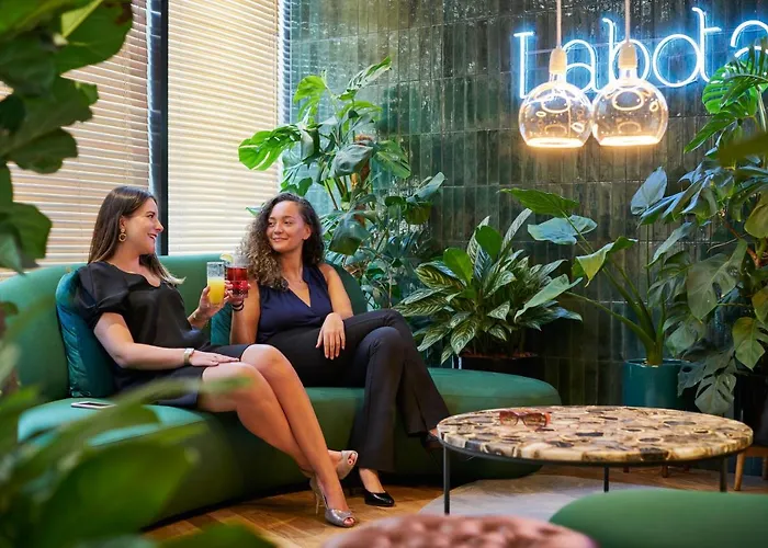 Mercure Montparnasse Pasteur 4*