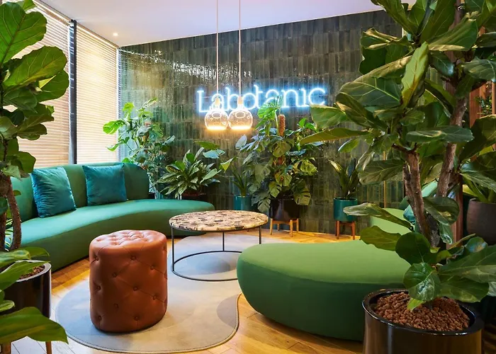 Hotel Mercure Montparnasse Pasteur 4*