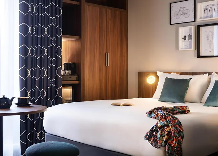 ホテル Mercure Montparnasse Pasteur 4*