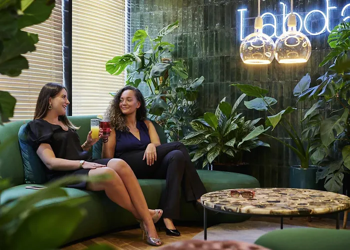 Hotel Mercure Montparnasse Pasteur 4*