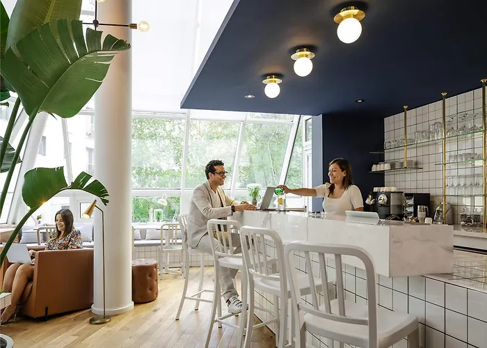 Hotel Mercure Montparnasse Pasteur 4*