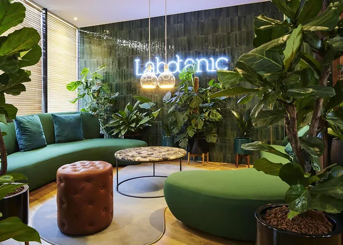 Mercure Montparnasse Pasteur 4*