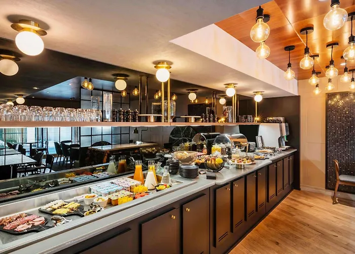 Mercure Montparnasse Pasteur Hotel 4*