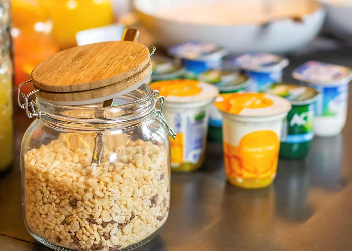 Mercure Montparnasse Pasteur 4*