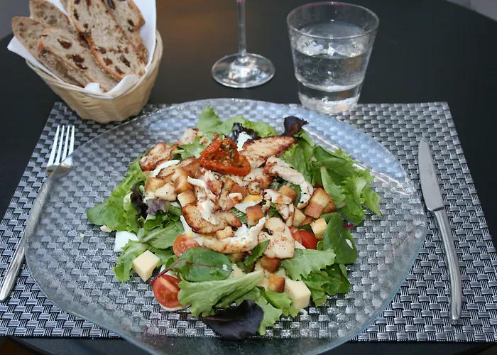 Mercure Montparnasse Pasteur 4*